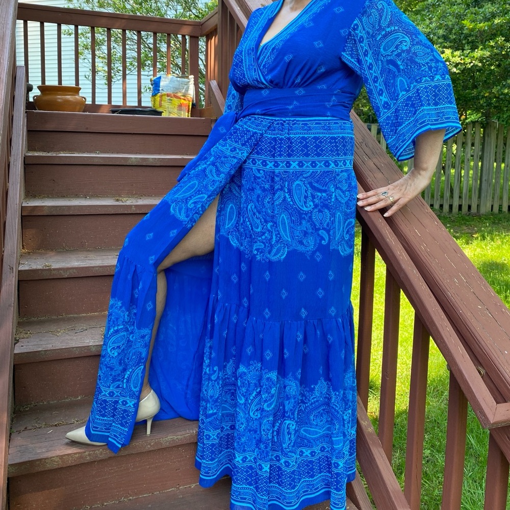 Floral dress with long cut in the middle
